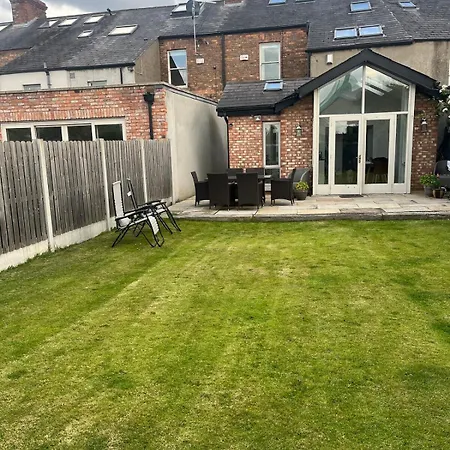 Dom wakacyjny Victorian House With Cricket Ground Views *